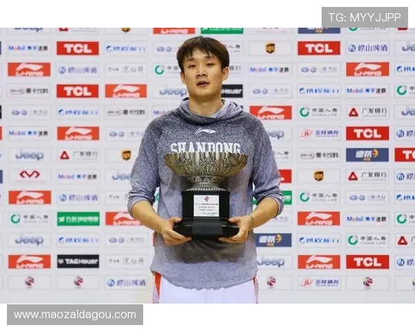 布伦森致敬丁彦雨航祝退役顺利 布伦森致敬丁彦雨航祝退役顺利